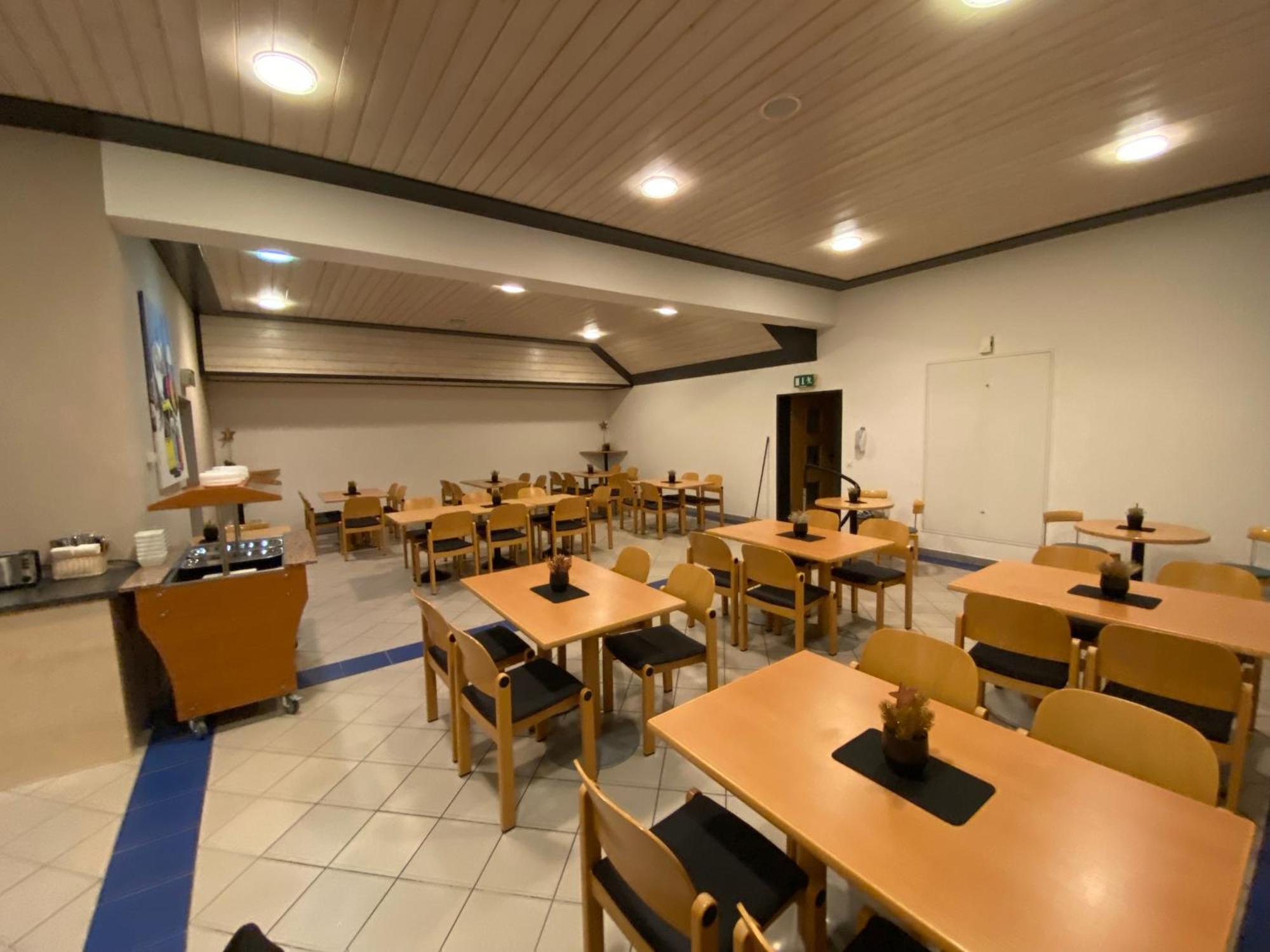 Twenty Seven City Hotel Цел ам Зее Екстериор снимка