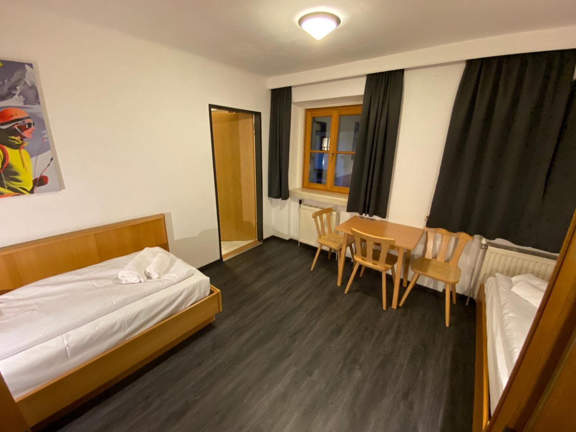 Twenty Seven City Hotel Цел ам Зее Екстериор снимка