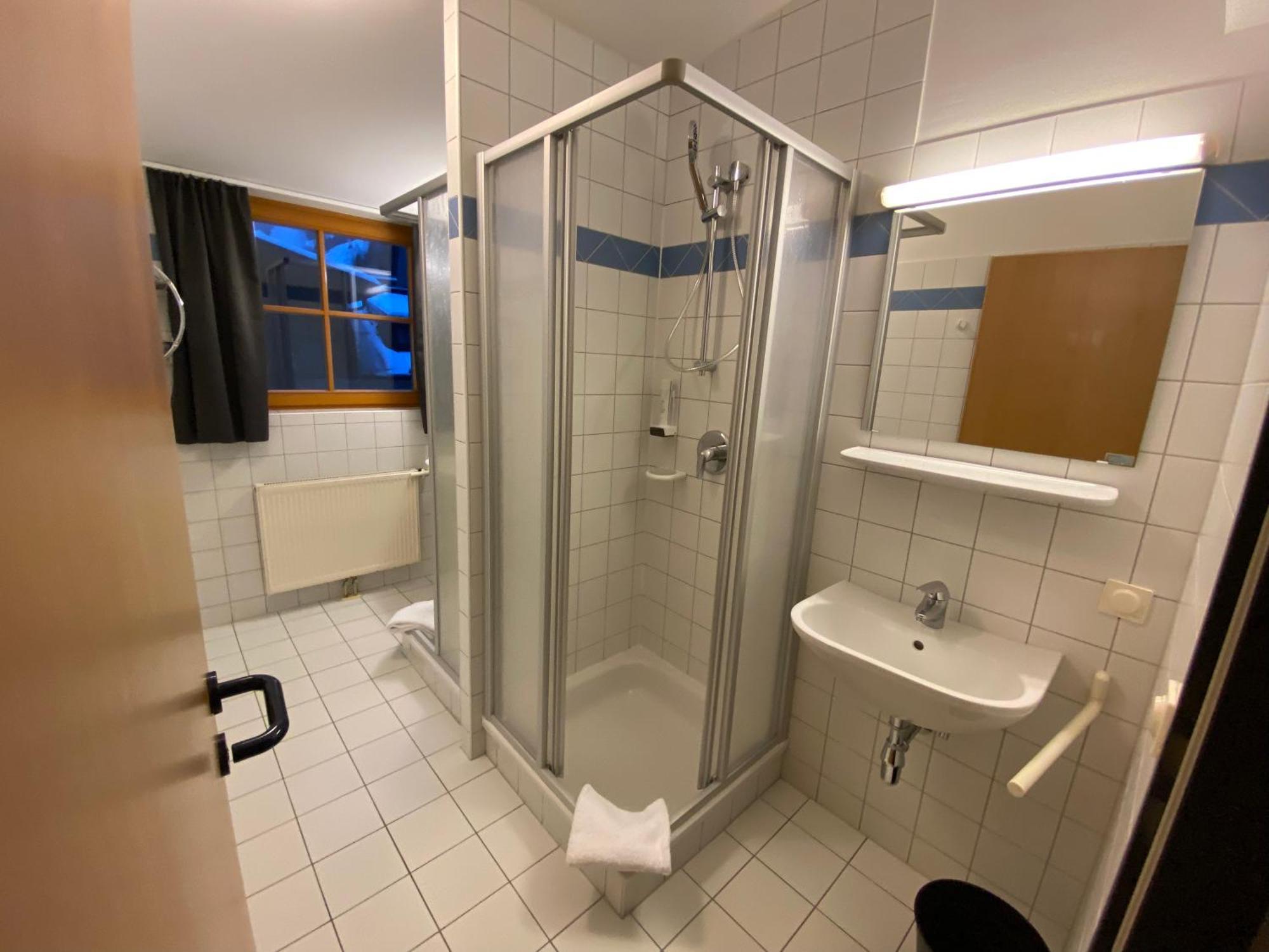 Twenty Seven City Hotel Цел ам Зее Екстериор снимка