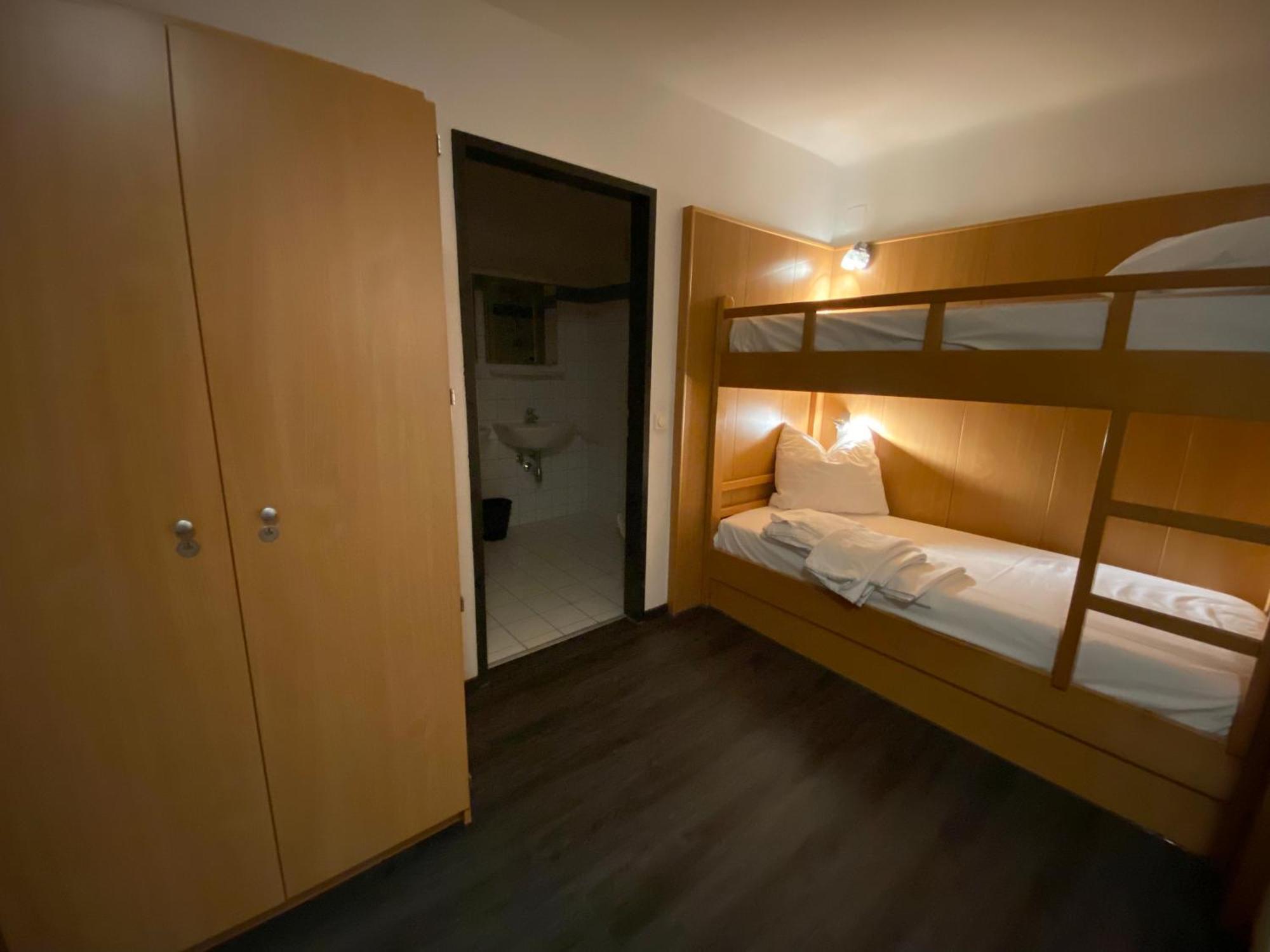 Twenty Seven City Hotel Цел ам Зее Екстериор снимка