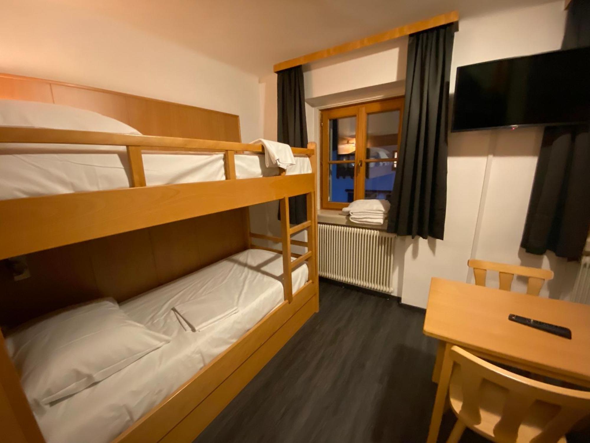 Twenty Seven City Hotel Цел ам Зее Екстериор снимка