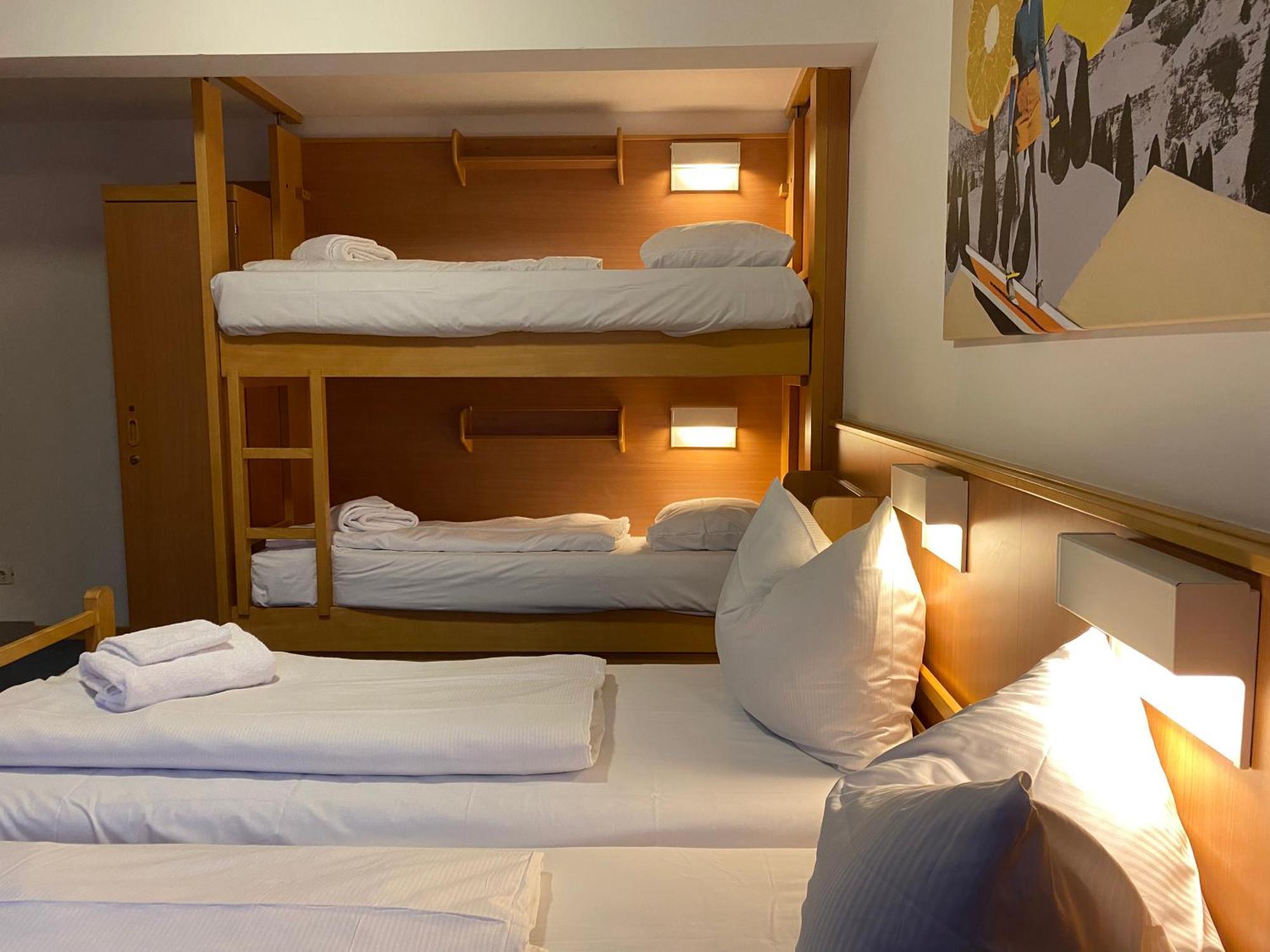 Twenty Seven City Hotel Цел ам Зее Екстериор снимка