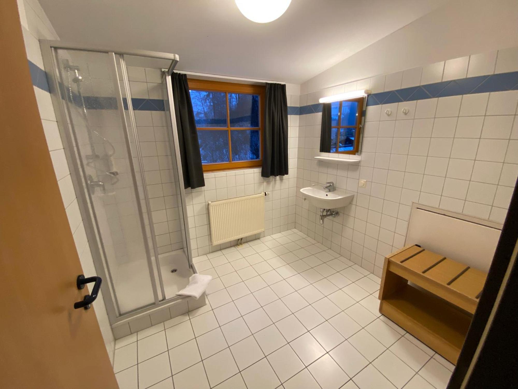 Twenty Seven City Hotel Цел ам Зее Екстериор снимка